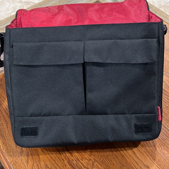 Used Belkin Bags | Laptop | color: Black /Red | - Picture 2 of 9